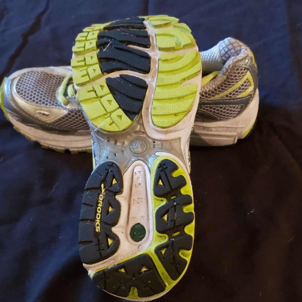 Running shoes - Picture 3 of 4